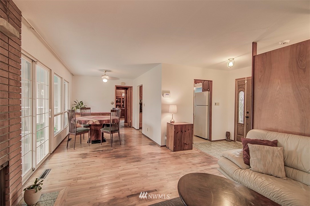 2914 Northeast 4th Street Renton, WA 98056 - Photo 4 of 25