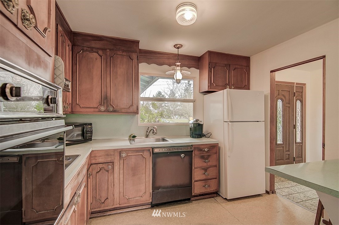 2914 Northeast 4th Street Renton, WA 98056 - Photo 6 of 25