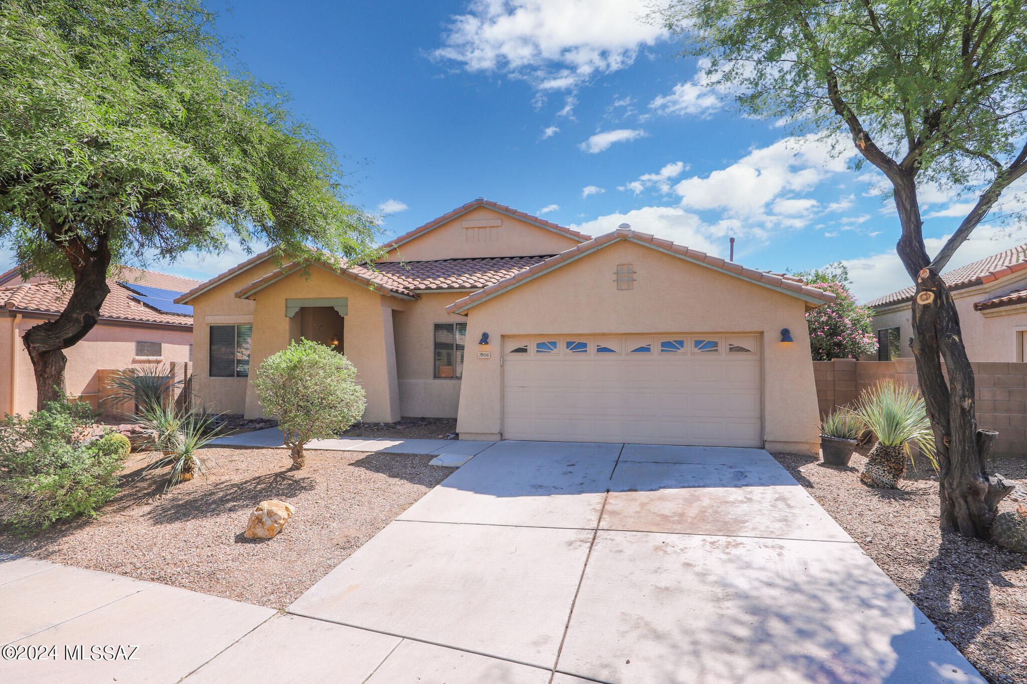 7856 North Rondure Loop Tucson, AZ 85743 - Photo 2 of 42