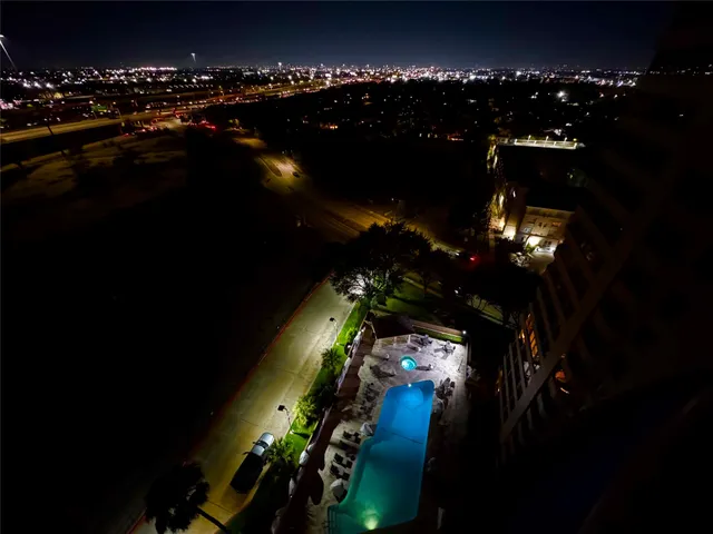 $1,699 | 3525 Sage Road, Unit 1602, Houston, TX 77056