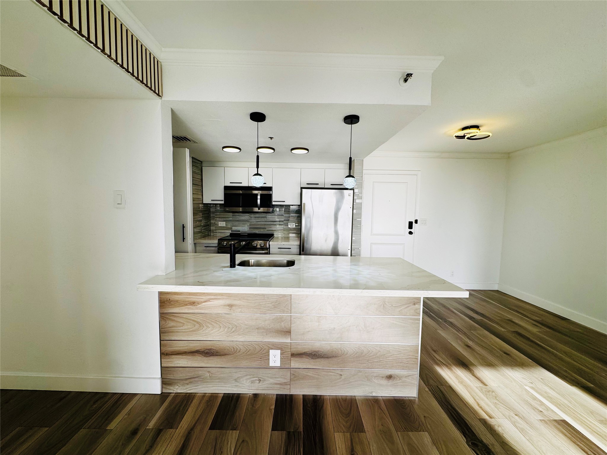 3525 Sage Road, Unit 1602 Houston, TX 77056 - Photo 8 of 41