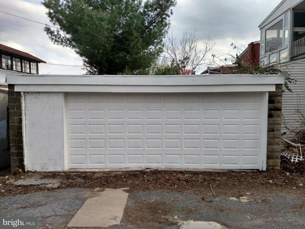 445 Nevin Street Lancaster, PA 17603 - Photo 4 of 19