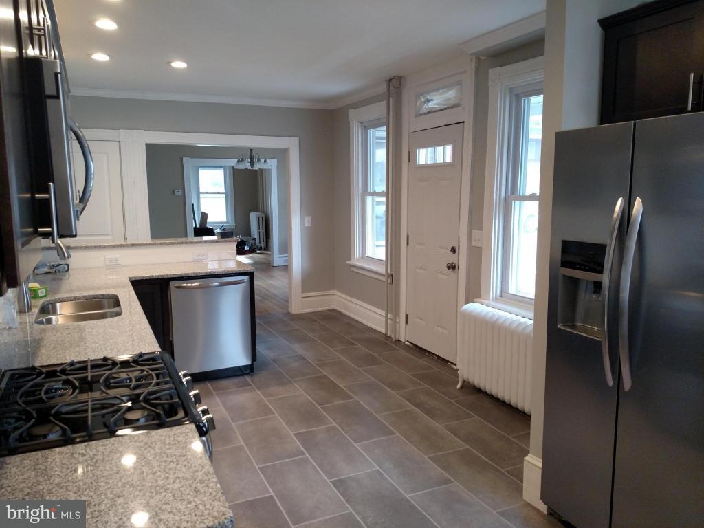 445 Nevin Street Lancaster, PA 17603 - Photo 5 of 19