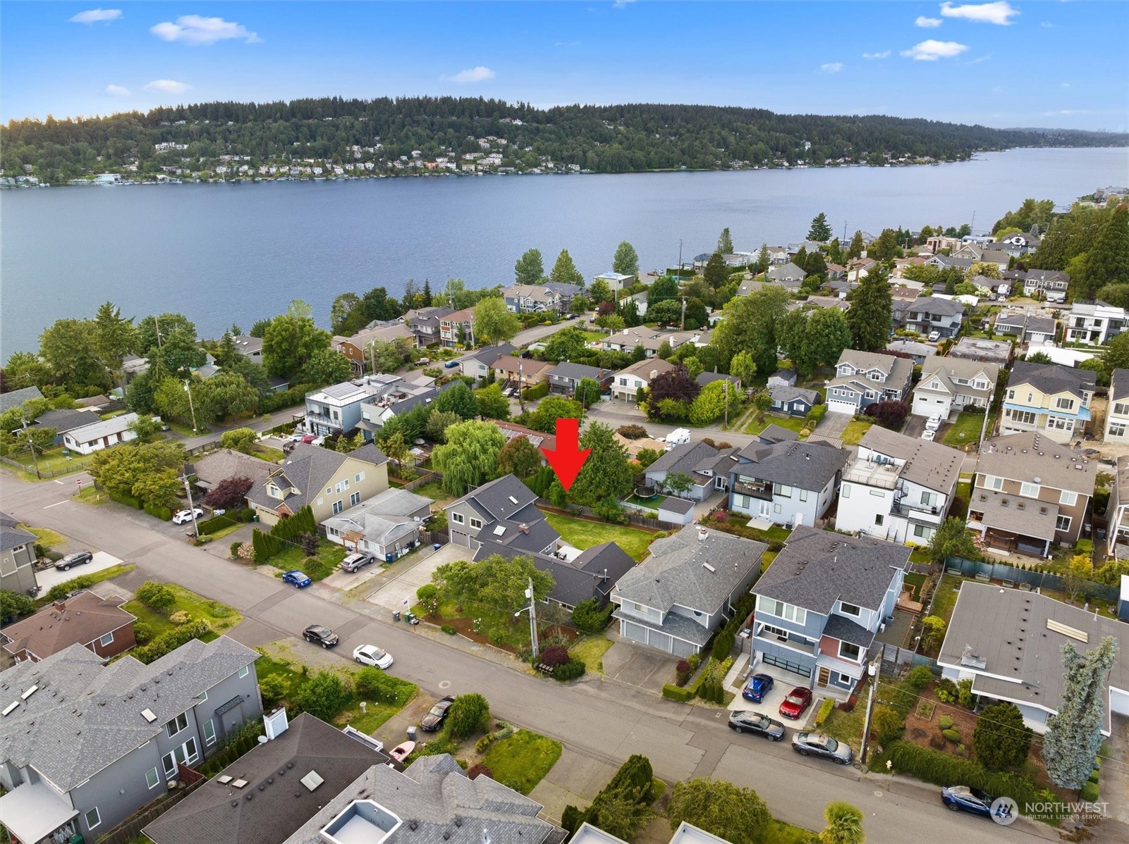 914 North 33rd Street Renton, WA 98056 - Photo 33 of 37 a view of a lake with a city