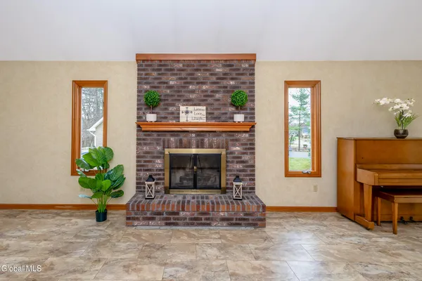 $590,000 | 42 Deer Run Hollow, Halfmoon, NY 12065
