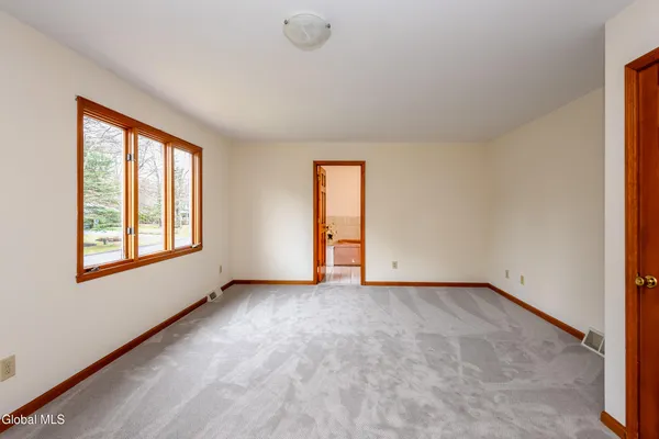 $590,000 | 42 Deer Run Hollow, Halfmoon, NY 12065