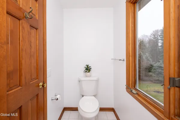$590,000 | 42 Deer Run Hollow, Halfmoon, NY 12065