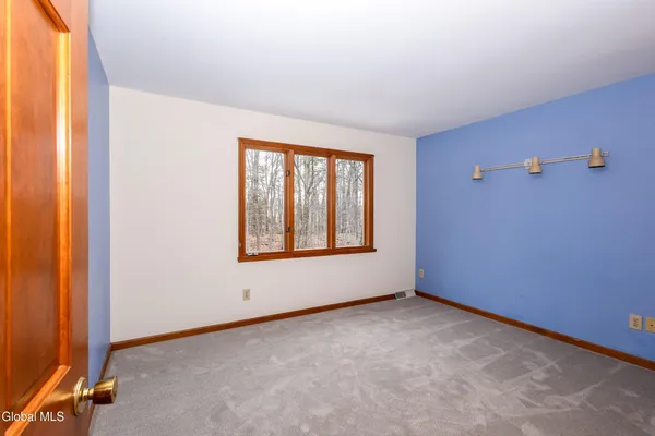 $590,000 | 42 Deer Run Hollow, Halfmoon, NY 12065