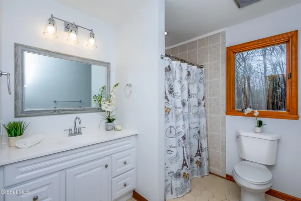 $590,000 | 42 Deer Run Hollow, Halfmoon, NY 12065
