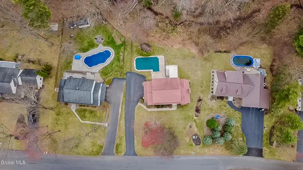$590,000 | 42 Deer Run Hollow, Halfmoon, NY 12065