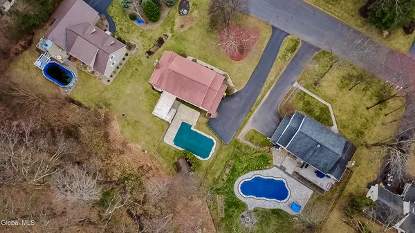 $590,000 | 42 Deer Run Hollow, Halfmoon, NY 12065