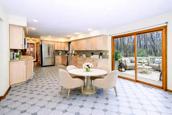 $590,000 | 42 Deer Run Hollow, Halfmoon, NY 12065