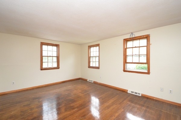44 Wethersfield Road Bellingham, MA 02019 - Photo 8 of 24 Gallery Image 8