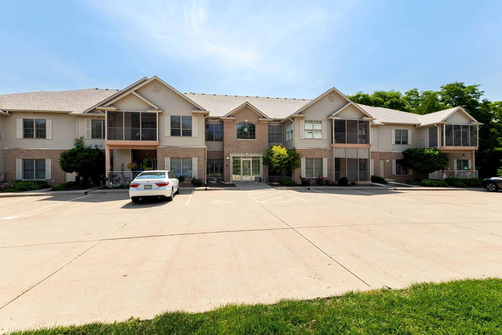 1237 Kimberly Road, Unit 1237 Bettendorf, IA 52722 - Photo 3 of 30
