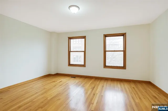 $7,500 | 210 Pavonia Avenue, Jersey City, NJ 07302