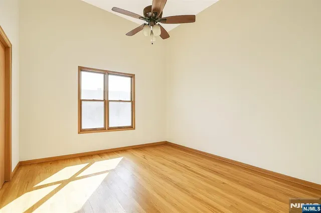 $7,500 | 210 Pavonia Avenue, Jersey City, NJ 07302