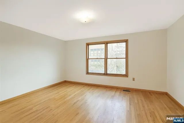 $7,500 | 210 Pavonia Avenue, Jersey City, NJ 07302