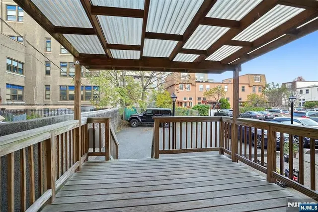 $7,500 | 210 Pavonia Avenue, Jersey City, NJ 07302