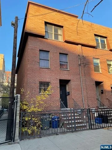 $7,500 | 210 Pavonia Avenue, Jersey City, NJ 07302