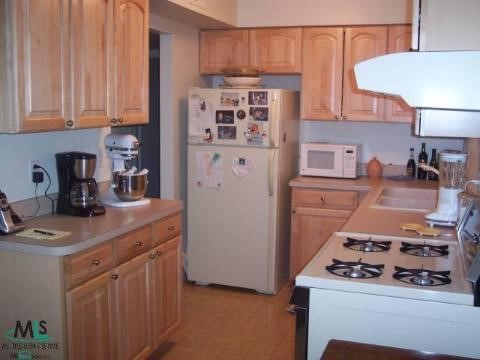 54663 Shelby Road Utica, MI 48316 - Photo 3 of 8 315501-2.JPG