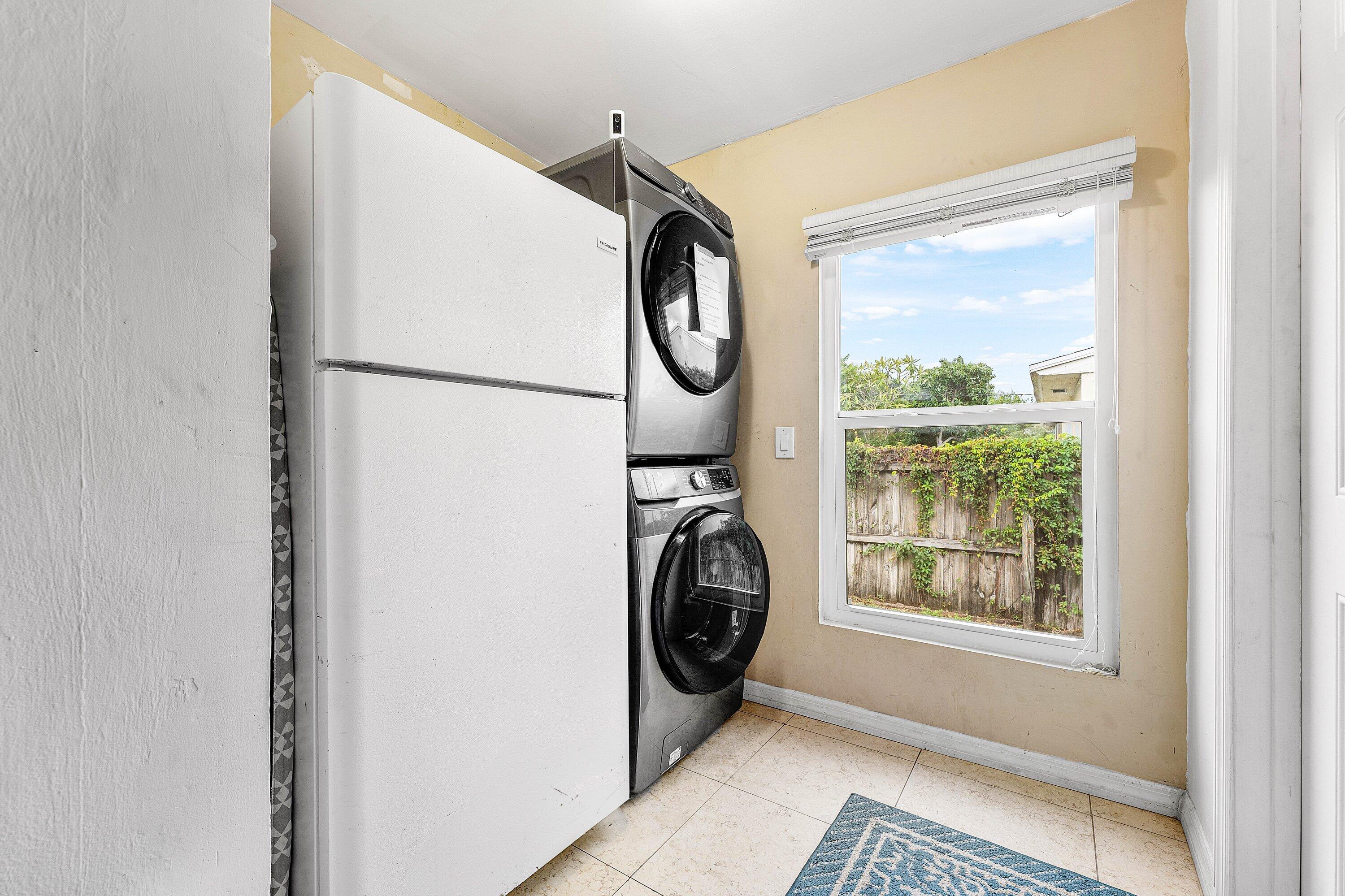 305 Southwest 3rd Street Boynton Beach, FL 33435 - Photo 24 of 36 a utility room with dryer and washer