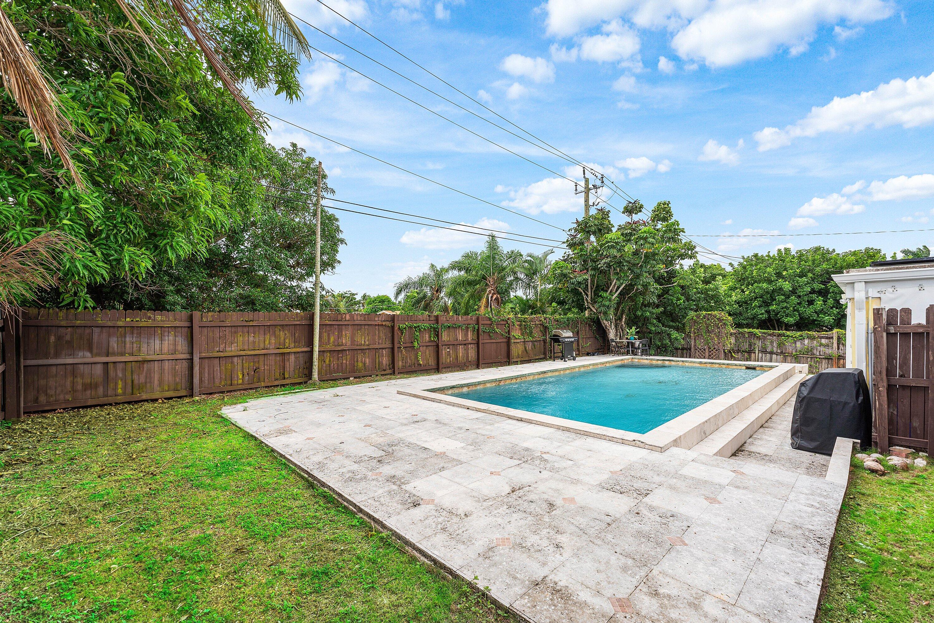 305 Southwest 3rd Street Boynton Beach, FL 33435 - Photo 25 of 36 a view of outdoor space and backyard