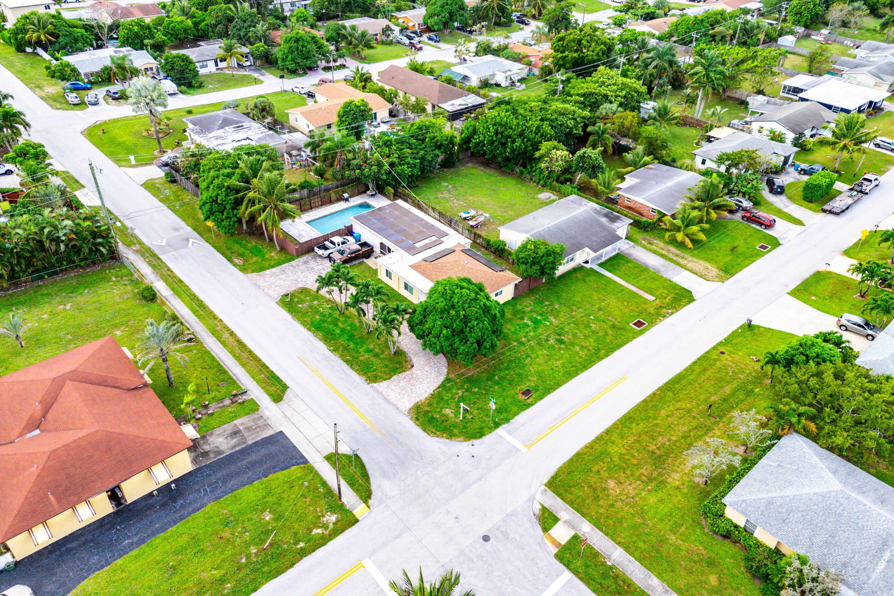 305 Southwest 3rd Street Boynton Beach, FL 33435 - Photo 31 of 36 a view of a city