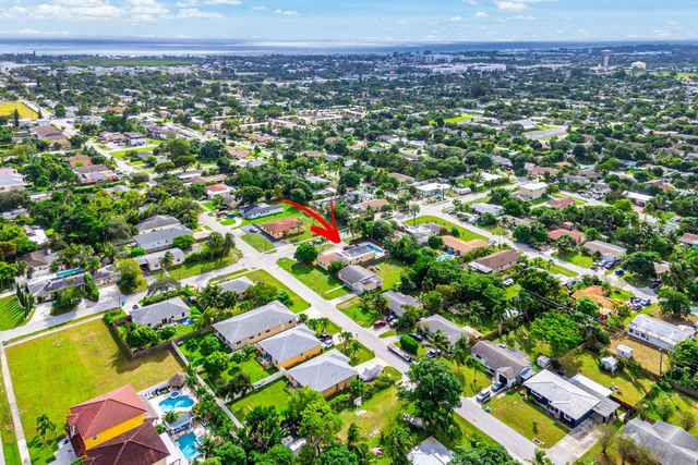 $569,900 | 305 Southwest 3rd Street, Boynton Beach, FL 33435