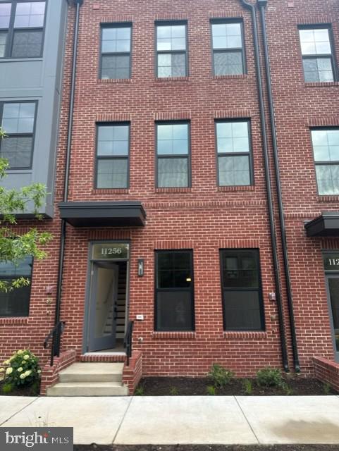 11256 Bunsen Street Reston, VA 20190 - Photo 1 of 8