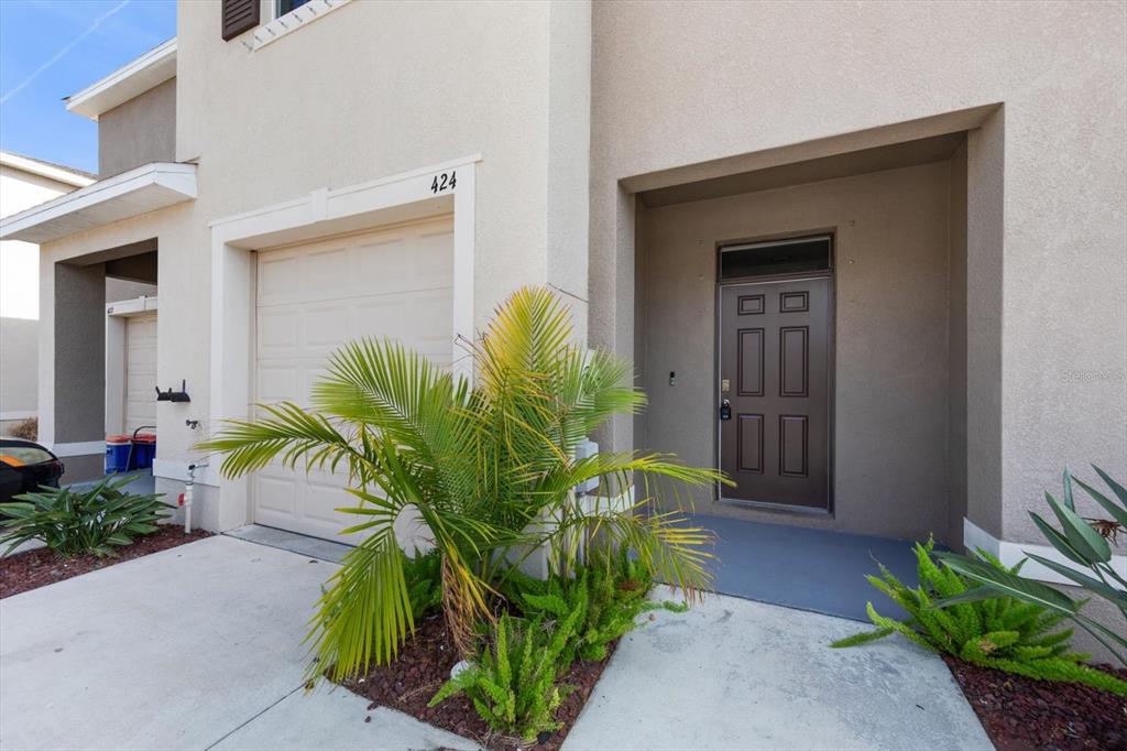 424 Newmont Circle Ruskin, FL 33570 - Photo 3 of 29