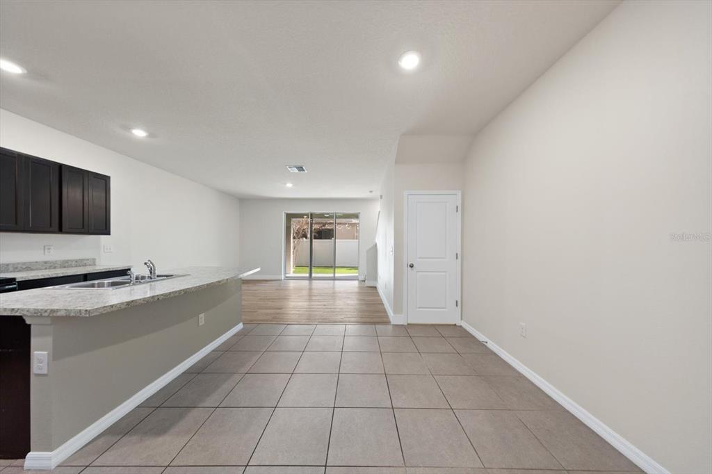 424 Newmont Circle Ruskin, FL 33570 - Photo 6 of 29