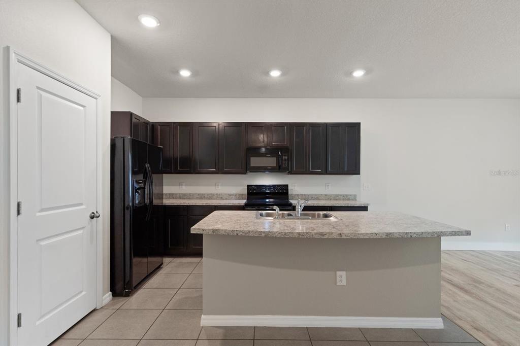 424 Newmont Circle Ruskin, FL 33570 - Photo 7 of 29