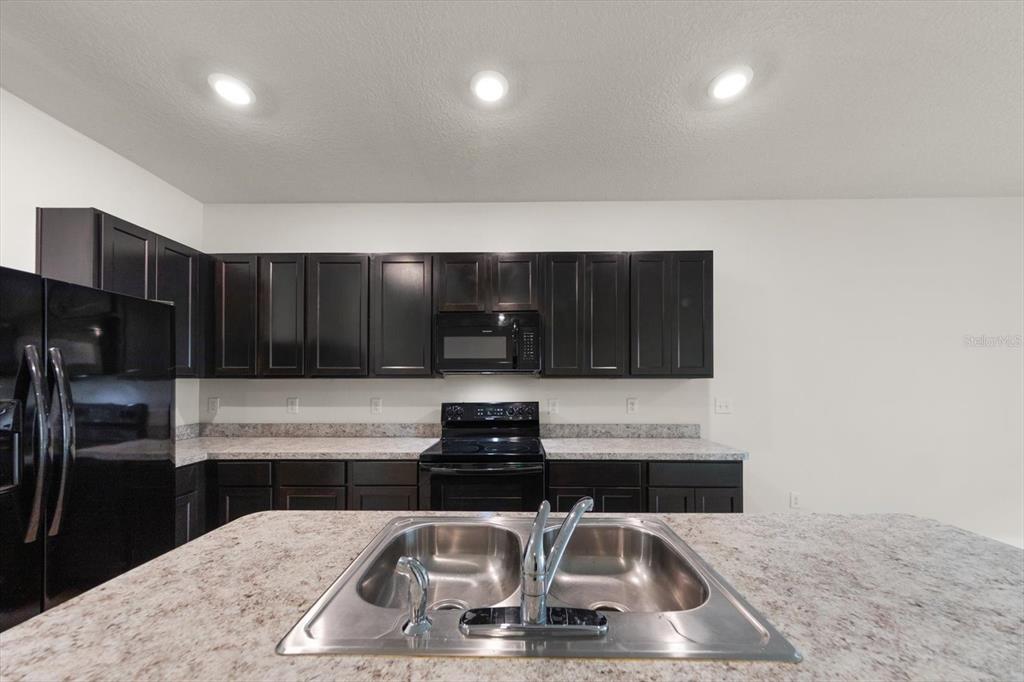 424 Newmont Circle Ruskin, FL 33570 - Photo 9 of 29