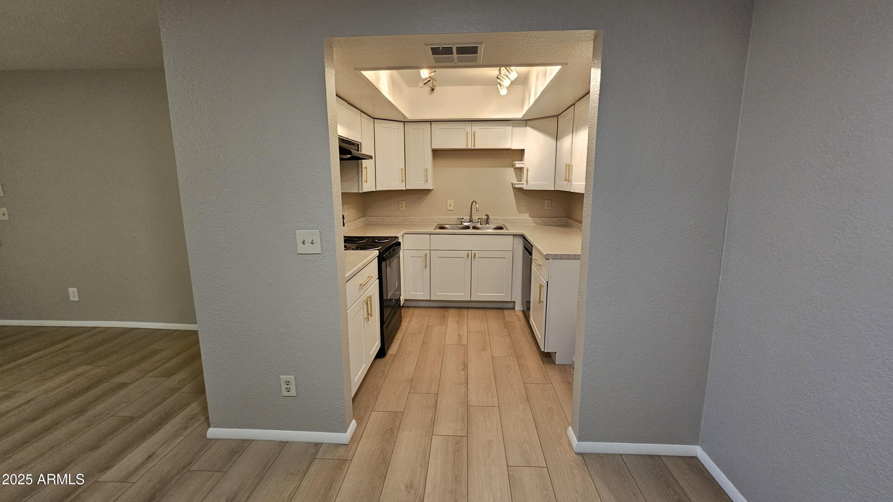 1340 North Recker Road, Unit 135 Mesa, AZ 85205 - Photo 5 of 14 Kitchen