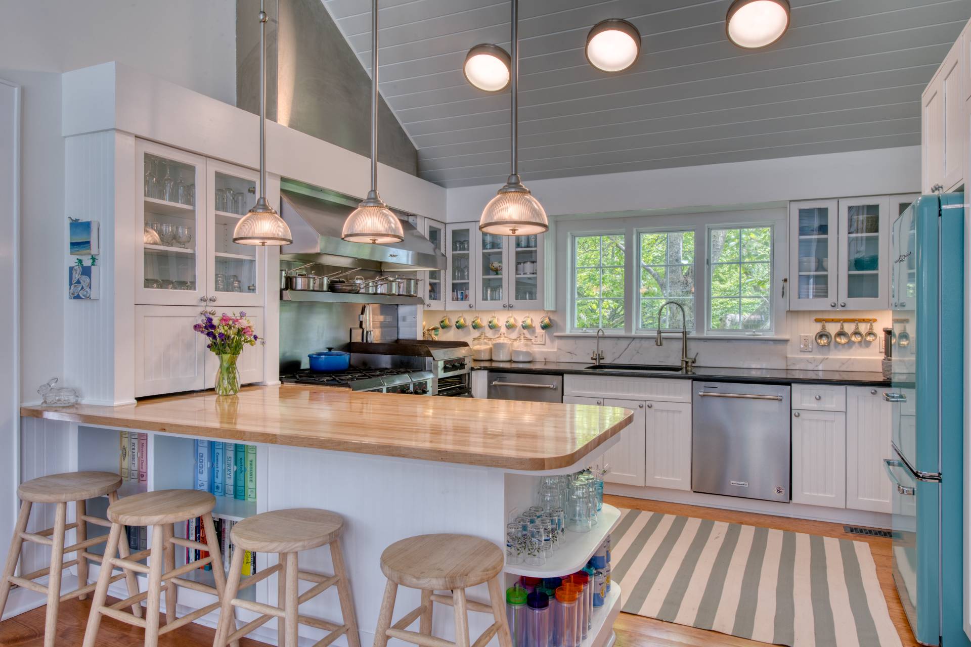 46 Westminster Road Water Mill, NY 11976 - Photo 9 of 28 a kitchen with lots of counter space and windows