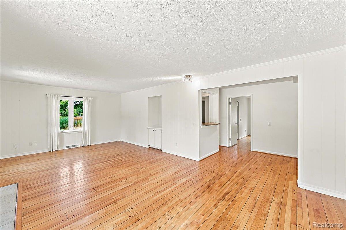 980 Sandhurst Road Bloomfield Hills, MI 48302 - Photo 17 of 75 Family Room Alternate View