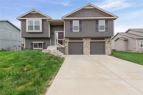 $395,000 | 11907 North Tracy Avenue, Kansas City, MO 64155