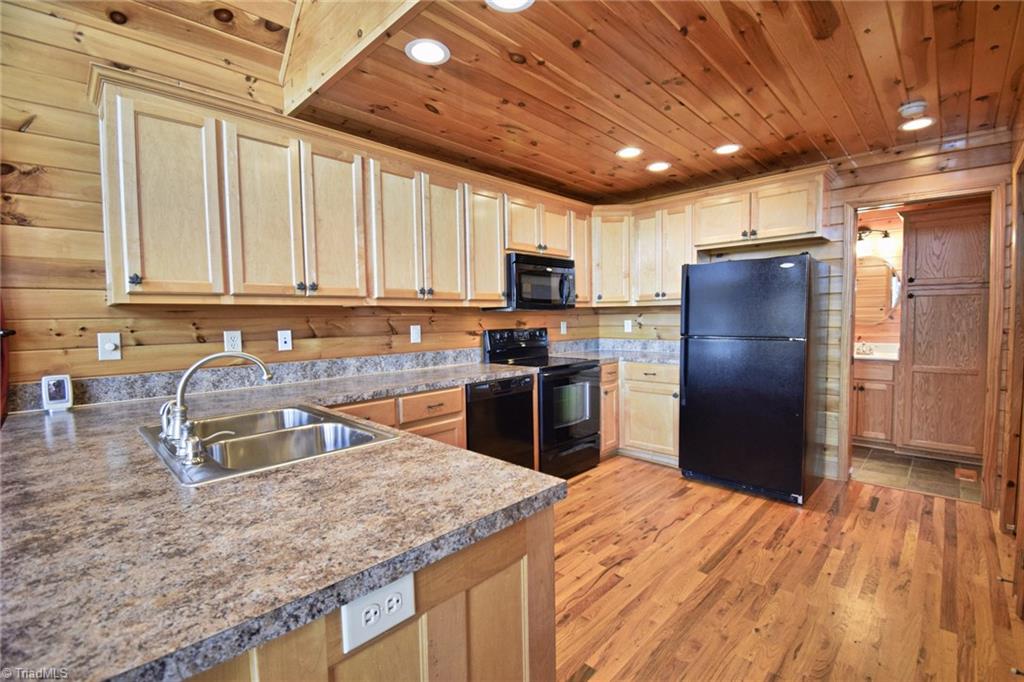 600 Wolf Pen Road Purlear, NC 28665 - Photo 8 of 26