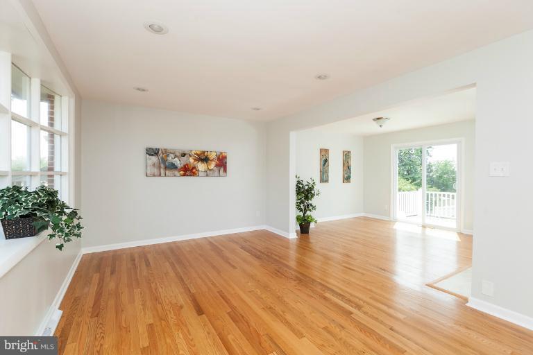 8005 Sagramore Road Rosedale, MD 21237 - Photo 19 of 30 Living Room