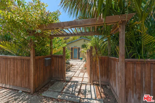 $10,500 | 3617 Maplewood Avenue, Los Angeles, CA 90066