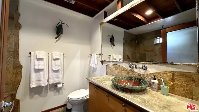 $10,500 | 3617 Maplewood Avenue, Los Angeles, CA 90066