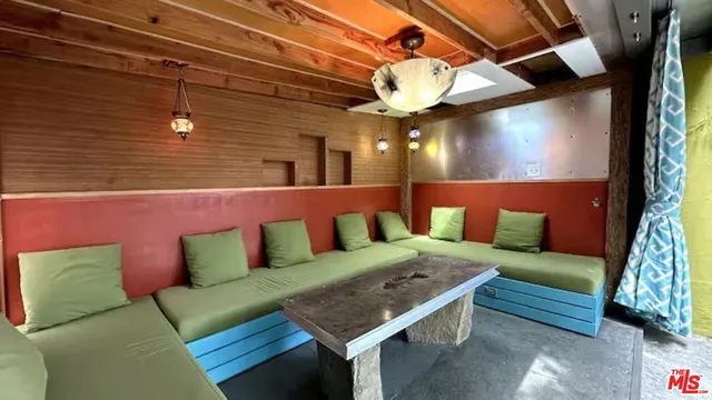 $10,500 | 3617 Maplewood Avenue, Los Angeles, CA 90066