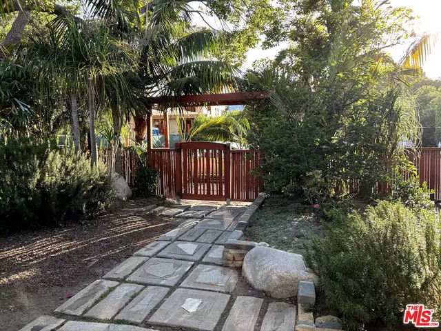 $10,500 | 3617 Maplewood Avenue, Los Angeles, CA 90066