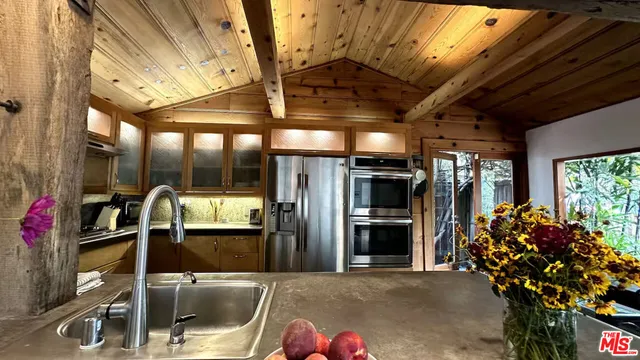 $10,500 | 3617 Maplewood Avenue, Los Angeles, CA 90066