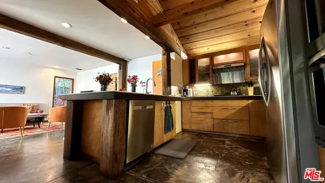 $10,500 | 3617 Maplewood Avenue, Los Angeles, CA 90066