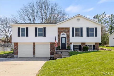 $289,900 | 206 Wenona Drive, Washington, MO 63090