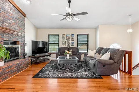 $289,900 | 206 Wenona Drive, Washington, MO 63090