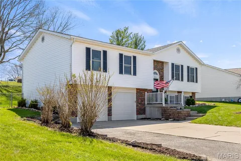 $289,900 | 206 Wenona Drive, Washington, MO 63090