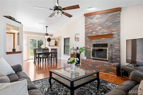 $289,900 | 206 Wenona Drive, Washington, MO 63090