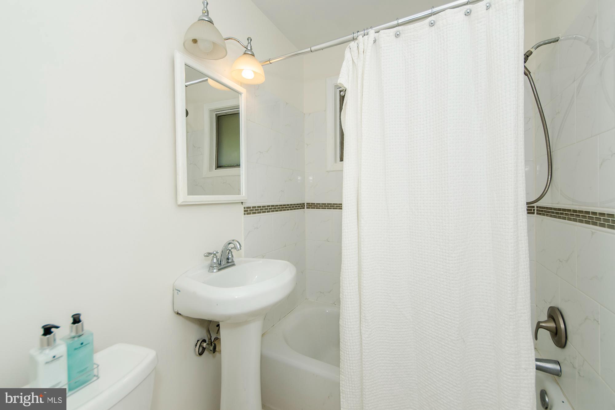 4411 Roundhill Road Alexandria, VA 22310 - Photo 12 of 23 Gallery Image 12